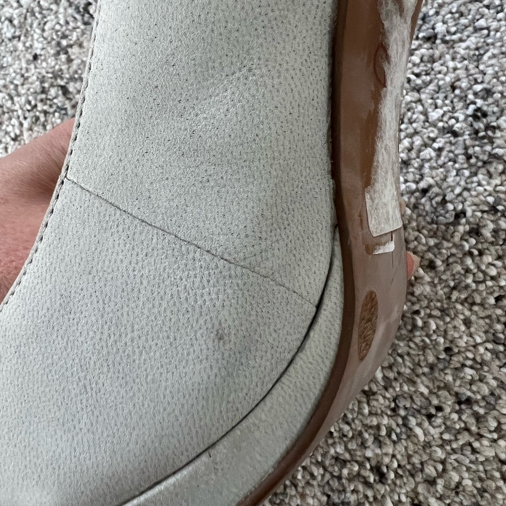 Jessica Simpson Light Gray Leather Stiletto Pumps - Picture 10 of 10